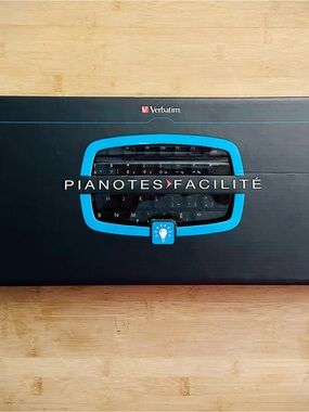 Verbatim Pianotes Facilite USB Keyboard - Black with Blue Accents